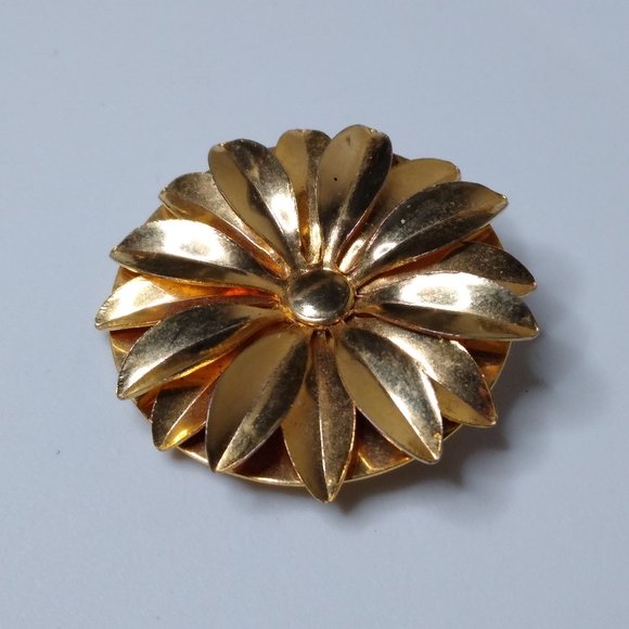 Vintage Metal Flower Scarf Clip - Picture 1 of 14